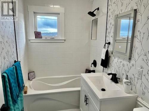 111 Coley'S Point S, Bay Roberts, NL - Indoor Photo Showing Bathroom