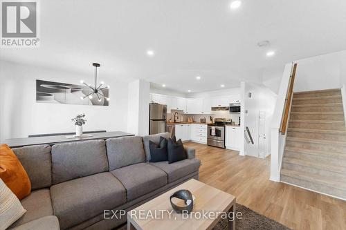 474 Claridge Drive, Ottawa, ON - Indoor Photo Showing Living Room