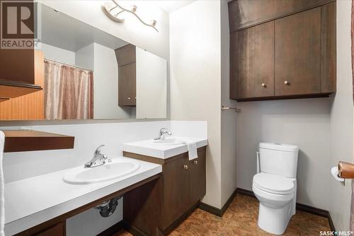 38 Merlin Crescent, Regina, SK - Indoor Photo Showing Bathroom