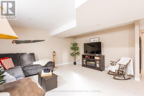 25 Liam Street, Kawartha Lakes (Lindsay), ON - Indoor Photo Showing Living Room