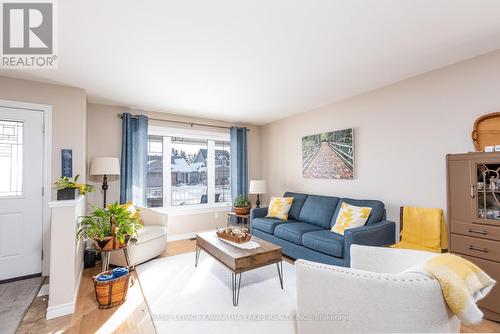 25 Liam Street, Kawartha Lakes (Lindsay), ON - Indoor Photo Showing Living Room