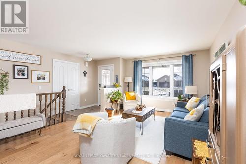 25 Liam Street, Kawartha Lakes (Lindsay), ON - Indoor Photo Showing Living Room