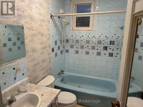 28 Harrison Avenue, Hamilton (Homeside), ON - Indoor Photo Showing Bathroom