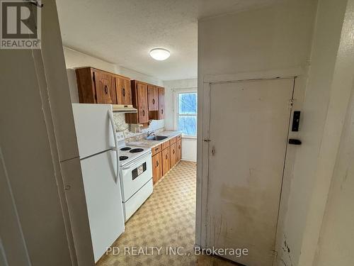 28 Harrison Avenue, Hamilton (Homeside), ON - Indoor Photo Showing Kitchen