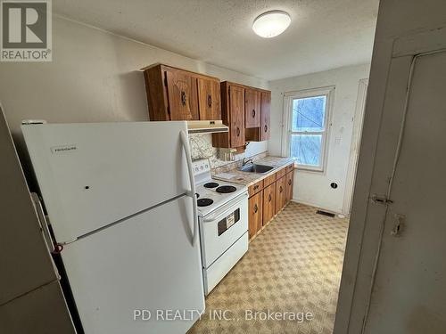 28 Harrison Avenue, Hamilton (Homeside), ON - Indoor Photo Showing Kitchen