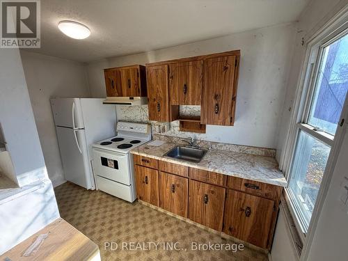 28 Harrison Avenue, Hamilton (Homeside), ON - Indoor Photo Showing Kitchen