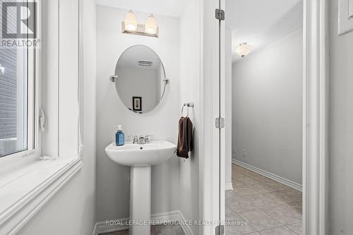 30 Squashberry Lane, Ottawa, ON - Indoor Photo Showing Bathroom