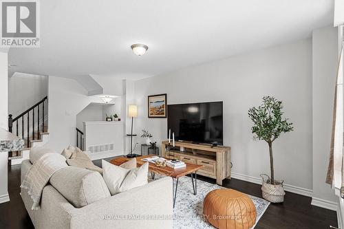 30 Squashberry Lane, Ottawa, ON - Indoor Photo Showing Living Room