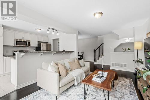 30 Squashberry Lane, Ottawa, ON - Indoor Photo Showing Living Room