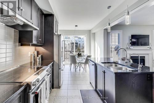 3122 Blackfriar Common, Oakville, ON - Indoor Photo Showing Kitchen With Double Sink With Upgraded Kitchen