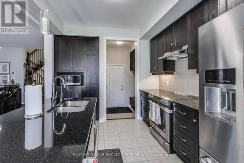 3122 Blackfriar Common, Oakville, ON - Indoor Photo Showing Kitchen With Double Sink With Upgraded Kitchen