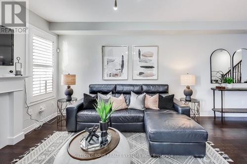 3122 Blackfriar Common, Oakville, ON - Indoor Photo Showing Living Room