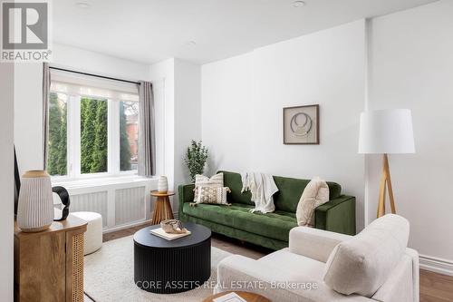 148 Caledonia Road, Toronto, ON - Indoor Photo Showing Living Room