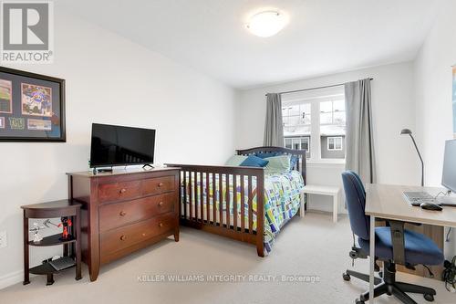 700 Hazelnut Crescent, Ottawa, ON - Indoor Photo Showing Bedroom