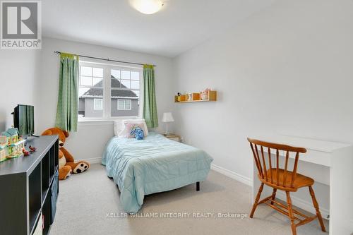 700 Hazelnut Crescent, Ottawa, ON - Indoor Photo Showing Bedroom