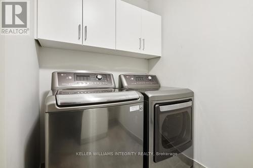 700 Hazelnut Crescent, Ottawa, ON - Indoor Photo Showing Laundry Room