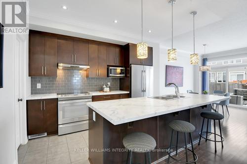 700 Hazelnut Crescent, Ottawa, ON - Indoor Photo Showing Kitchen With Upgraded Kitchen