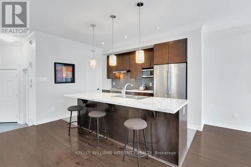 700 Hazelnut Crescent, Ottawa, ON - Indoor Photo Showing Kitchen With Upgraded Kitchen