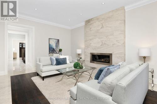 114 Wood Lane, Richmond Hill, ON - Indoor Photo Showing Living Room With Fireplace