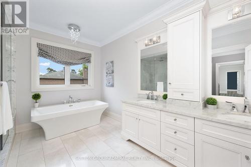 114 Wood Lane, Richmond Hill, ON - Indoor Photo Showing Bathroom