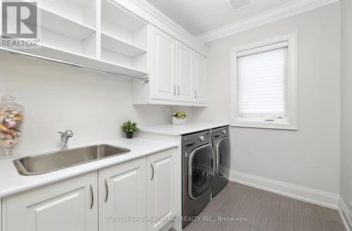 114 Wood Lane, Richmond Hill, ON - Indoor Photo Showing Laundry Room