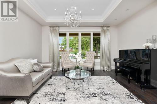 114 Wood Lane, Richmond Hill, ON - Indoor Photo Showing Living Room