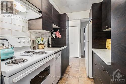 301B - 2041 Arrowsmith Drive, Ottawa, ON - Indoor Photo Showing Kitchen