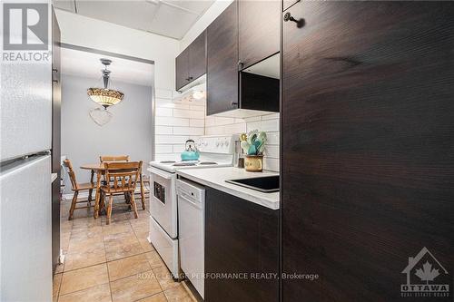 301B - 2041 Arrowsmith Drive, Ottawa, ON - Indoor Photo Showing Kitchen