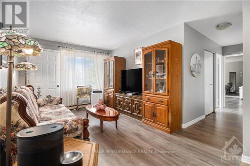 301B - 2041 Arrowsmith Drive, Ottawa, ON - Indoor Photo Showing Living Room