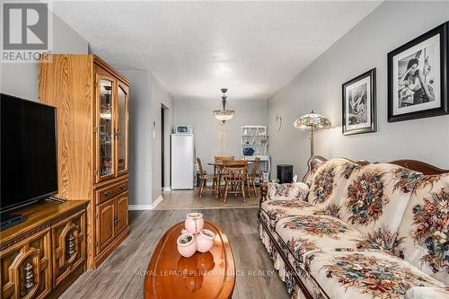 301B - 2041 Arrowsmith Drive, Ottawa, ON - Indoor Photo Showing Living Room