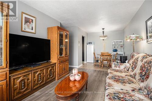 301B - 2041 Arrowsmith Drive, Ottawa, ON - Indoor Photo Showing Living Room