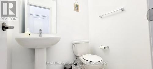 112 Queen Mary Boulevard, Hamilton, ON - Indoor Photo Showing Bathroom