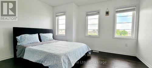 112 Queen Mary Boulevard, Hamilton, ON - Indoor Photo Showing Bedroom