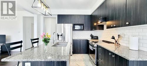 112 Queen Mary Boulevard, Hamilton, ON - Indoor Photo Showing Kitchen With Upgraded Kitchen