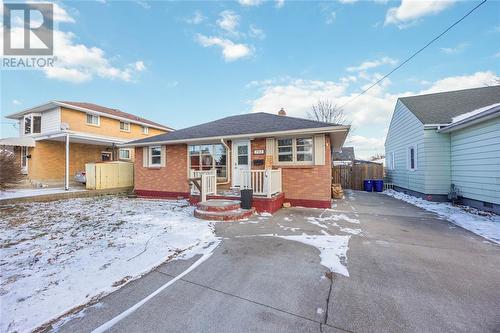 702 Rayburne Avenue, Sarnia, ON - Outdoor