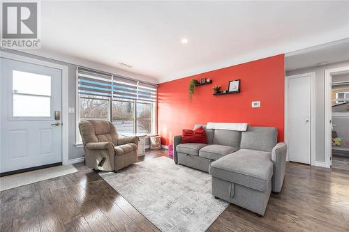 702 Rayburne Avenue, Sarnia, ON - Indoor Photo Showing Living Room