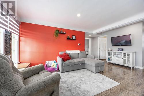 702 Rayburne Avenue, Sarnia, ON - Indoor Photo Showing Living Room