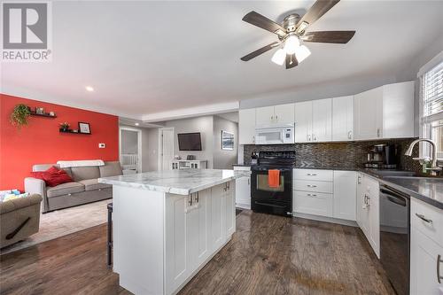 702 Rayburne Avenue, Sarnia, ON - Indoor Photo Showing Kitchen