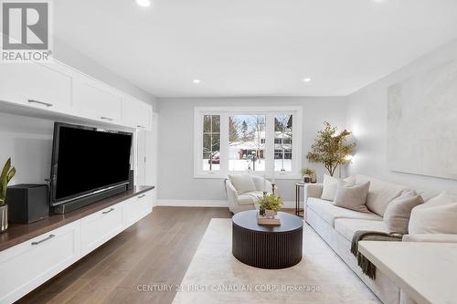 17 Queen Mary Crescent, London, ON - Indoor Photo Showing Living Room