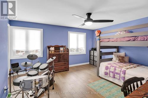 17 Queen Mary Crescent, London, ON - Indoor Photo Showing Bedroom