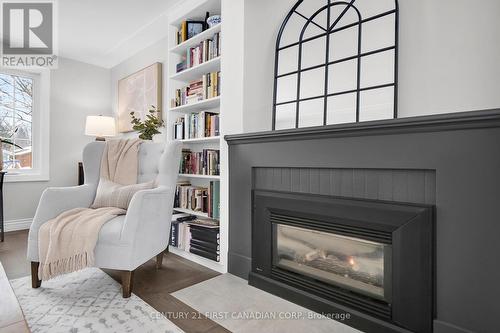 17 Queen Mary Crescent, London, ON - Indoor Photo Showing Living Room With Fireplace