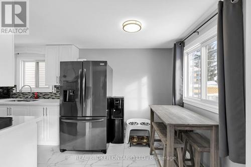 50 Maitland Drive, Barrie, ON - Indoor Photo Showing Kitchen