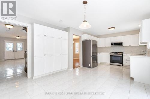 8 Farmstead Crescent, Barrie, ON - Indoor Photo Showing Kitchen