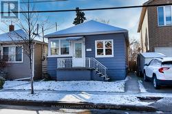 32 VANSITMART AVENUE  Hamilton, ON L8H 3A3