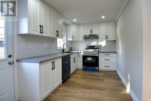 32 Vansitmart Avenue, Hamilton, ON - Indoor Photo Showing Kitchen