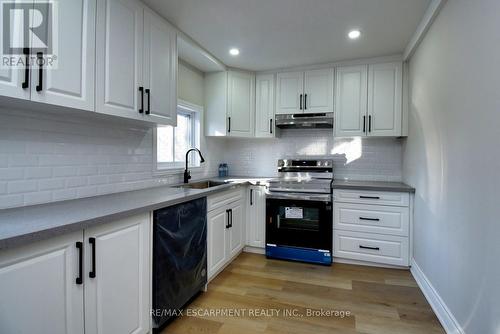 32 Vansitmart Avenue, Hamilton, ON - Indoor Photo Showing Kitchen With Upgraded Kitchen