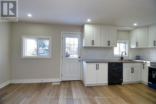 32 Vansitmart Avenue, Hamilton, ON - Indoor Photo Showing Kitchen