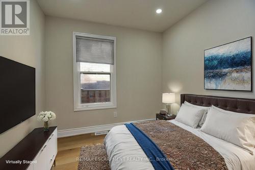 32 Vansitmart Avenue, Hamilton, ON - Indoor Photo Showing Bedroom