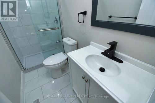 32 Vansitmart Avenue, Hamilton, ON - Indoor Photo Showing Bathroom