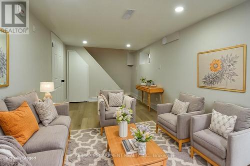 32 Vansitmart Avenue, Hamilton, ON - Indoor Photo Showing Living Room